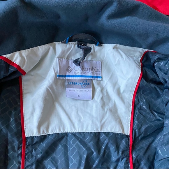 Columbia Women’s Omni Tech Rain Coat -Jacket Large - Picture 4 of 9